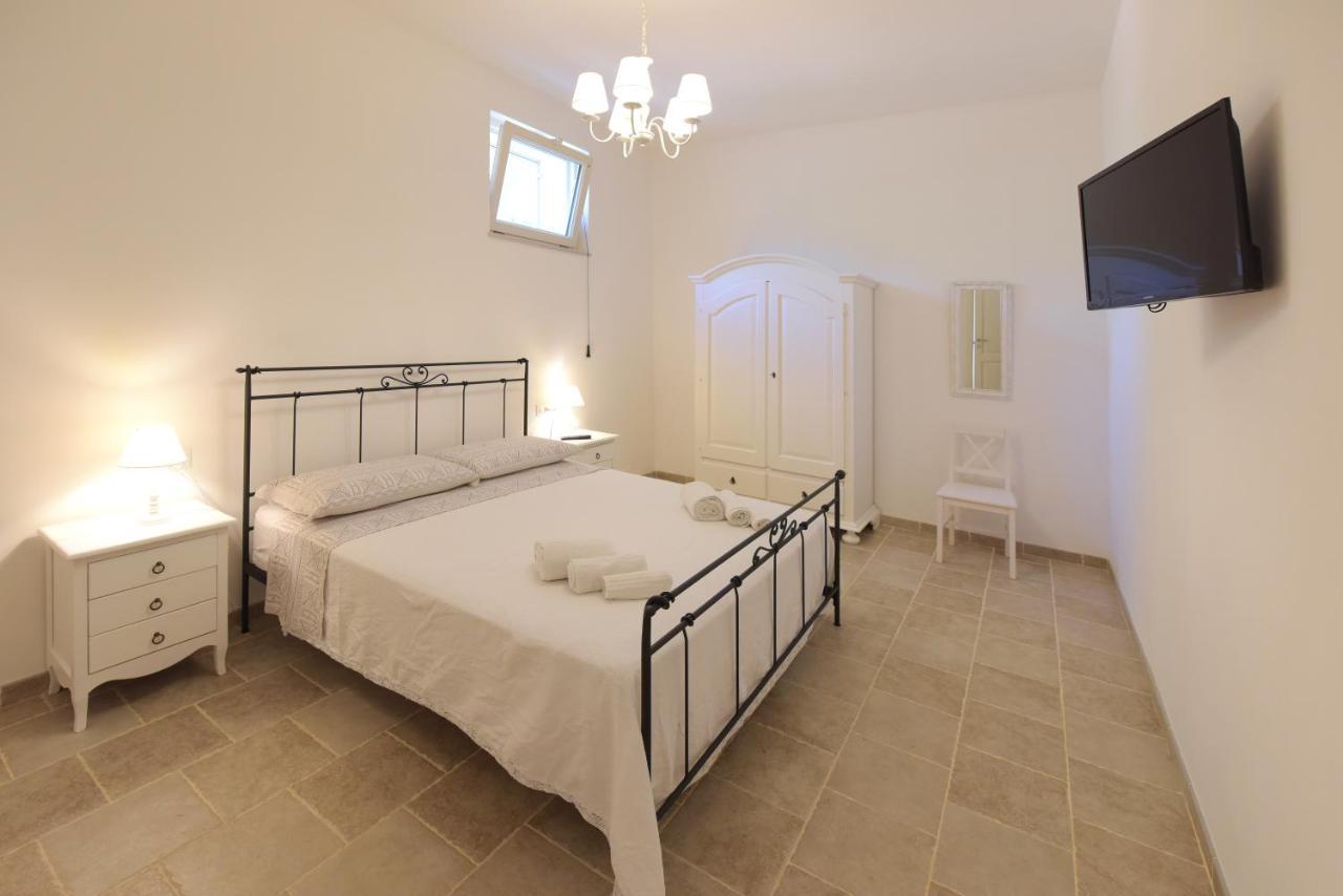 Dimora Torre Bianca Villa ออสตูนี ภายนอก รูปภาพ